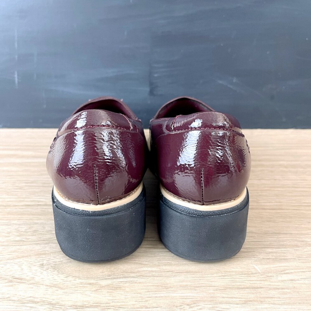 Clarks Sharon Dolly Burgundy slip-ons - size 7.5 medium - Picture 3 of 11